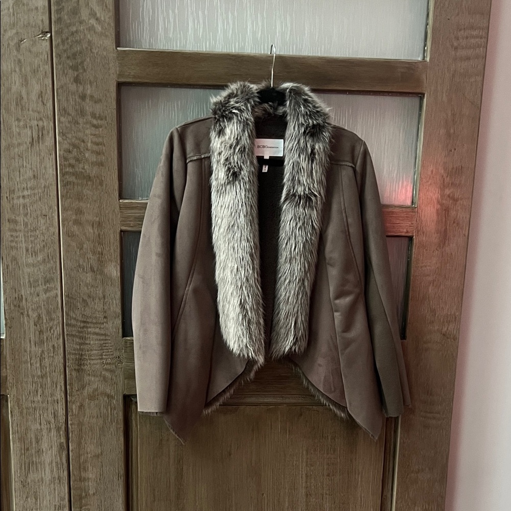 🌟🌟🌟BCBGENERATION🌟🌟🌟
Grey/Brown Jacket with Faux Fur Trim